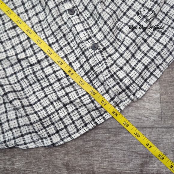 St. John's Bay Button Front Long Sleeve Top Size M - Picture 4 of 5